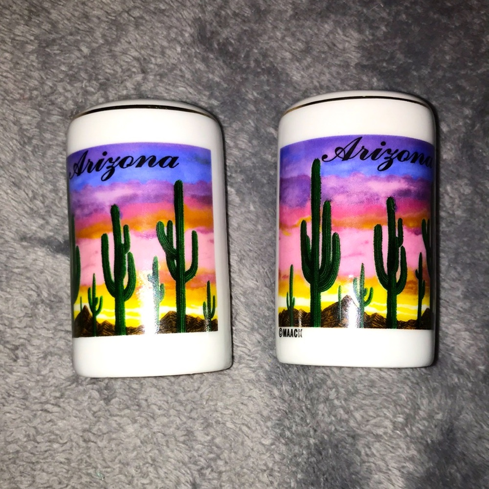 Vintage cactus salt and pepper shakers🌵